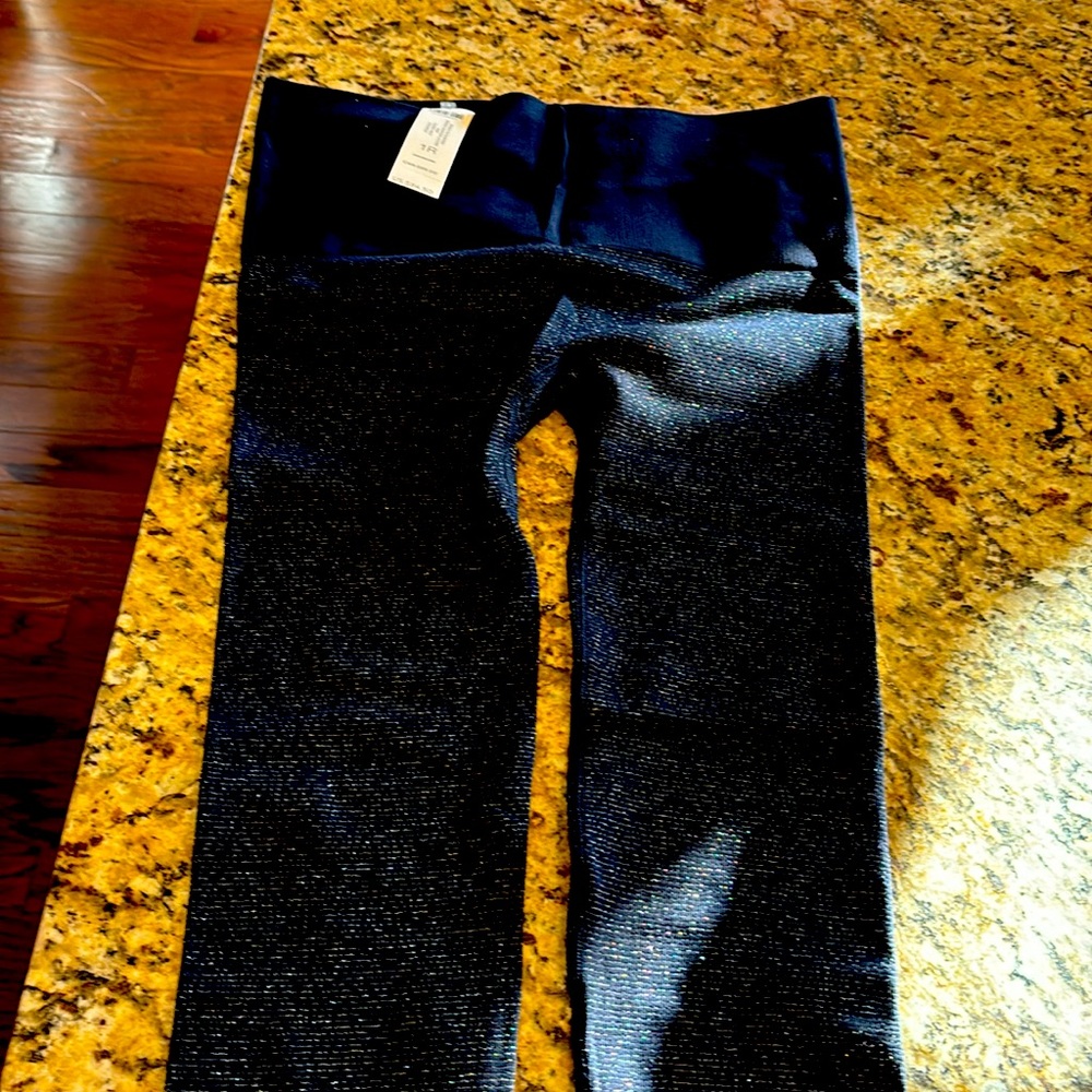 Chicos legging 1R, zenergy. Classic navy w/shimmer. Seamless legging. Reg.$84.50